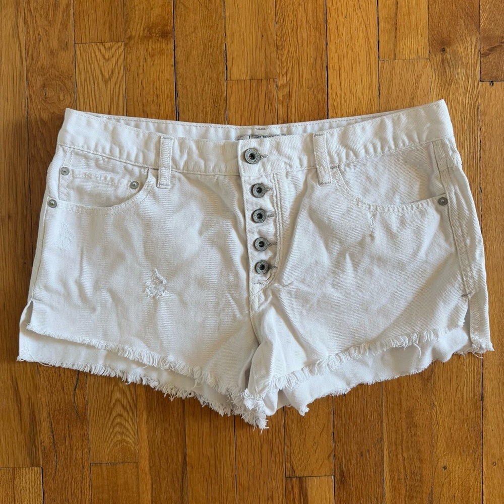 FREE PEOPLE Button Fly White Shorts Distressed Raw Hem Denim size 29